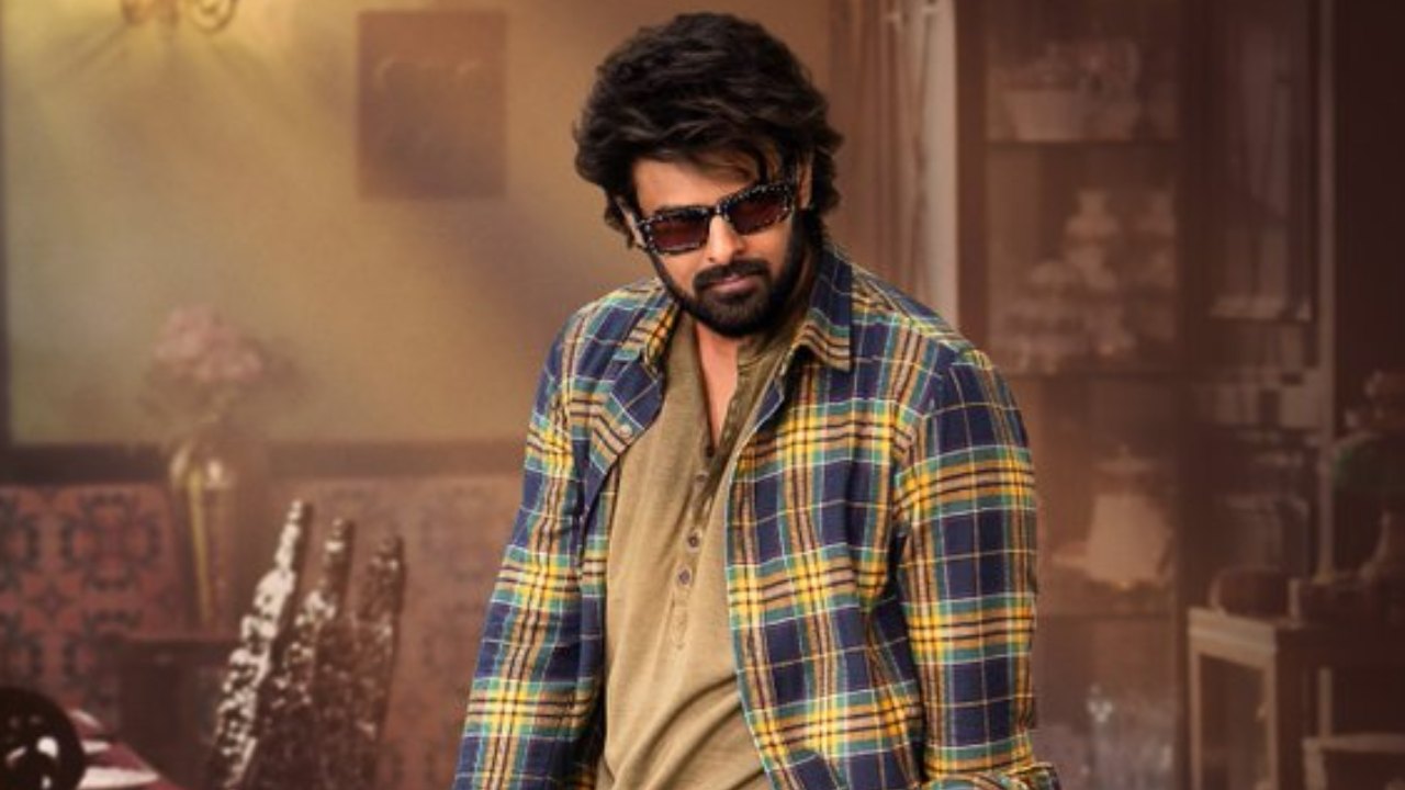 Raja saab : ‘రాజా సాబ్’ నుంచి స్పెషల్ పోస్టర్.. స్టైలిష్గా ప్రభాస్.. గళ్ళ చొక్కా, టీ షర్ట్, నల్ల ఫ్యాంటు.. Raja saab : ‘రాజా సాబ్’ నుంచి స్పెషల్ పోస్టర్.. స్టైలిష్గా ప్రభాస్.. గళ్ళ చొక్కా, టీ షర్ట్, నల్ల ఫ్యాంటు..