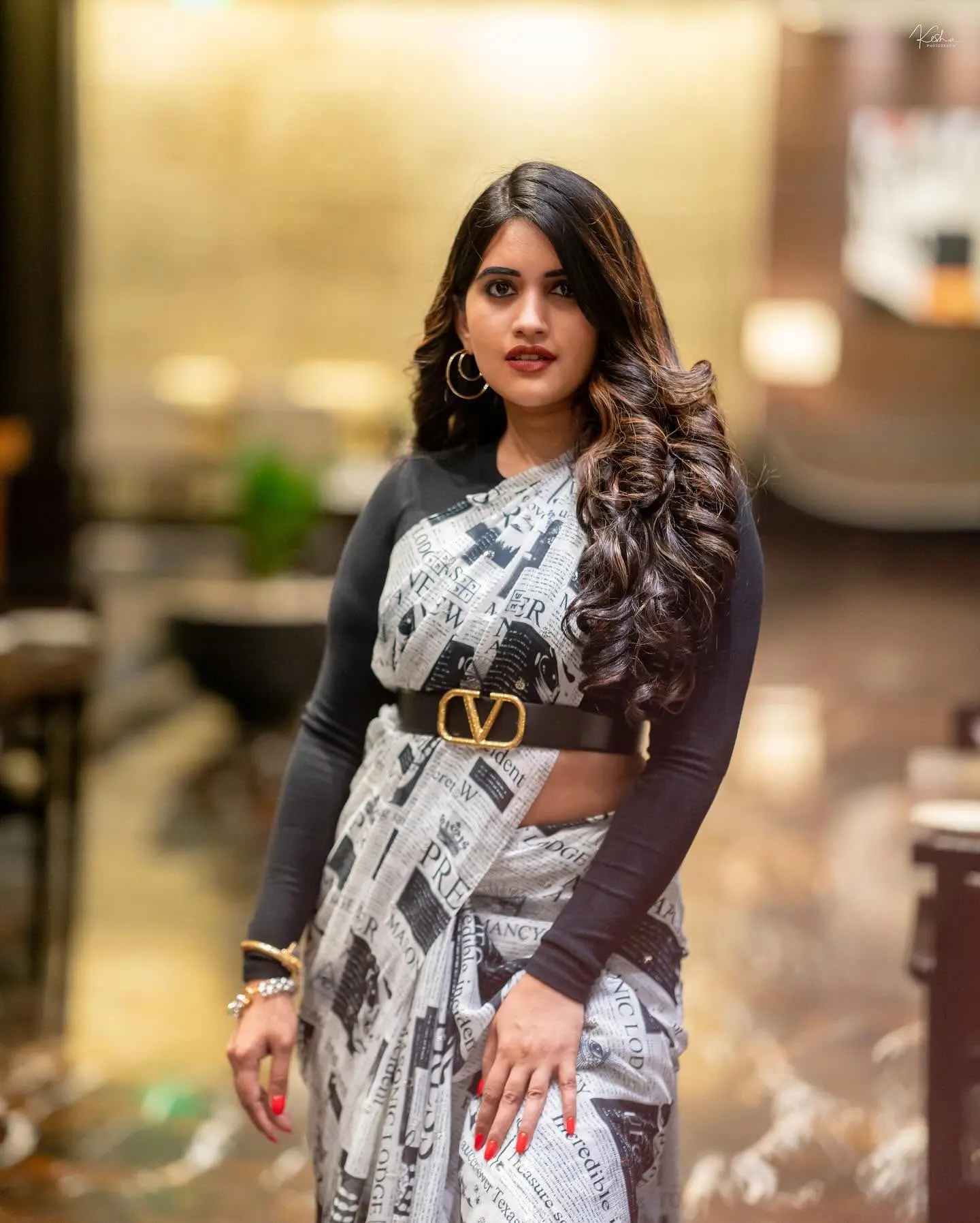 Anchor Sravanthi Chokarapu Delightful Looks in Paper Saree