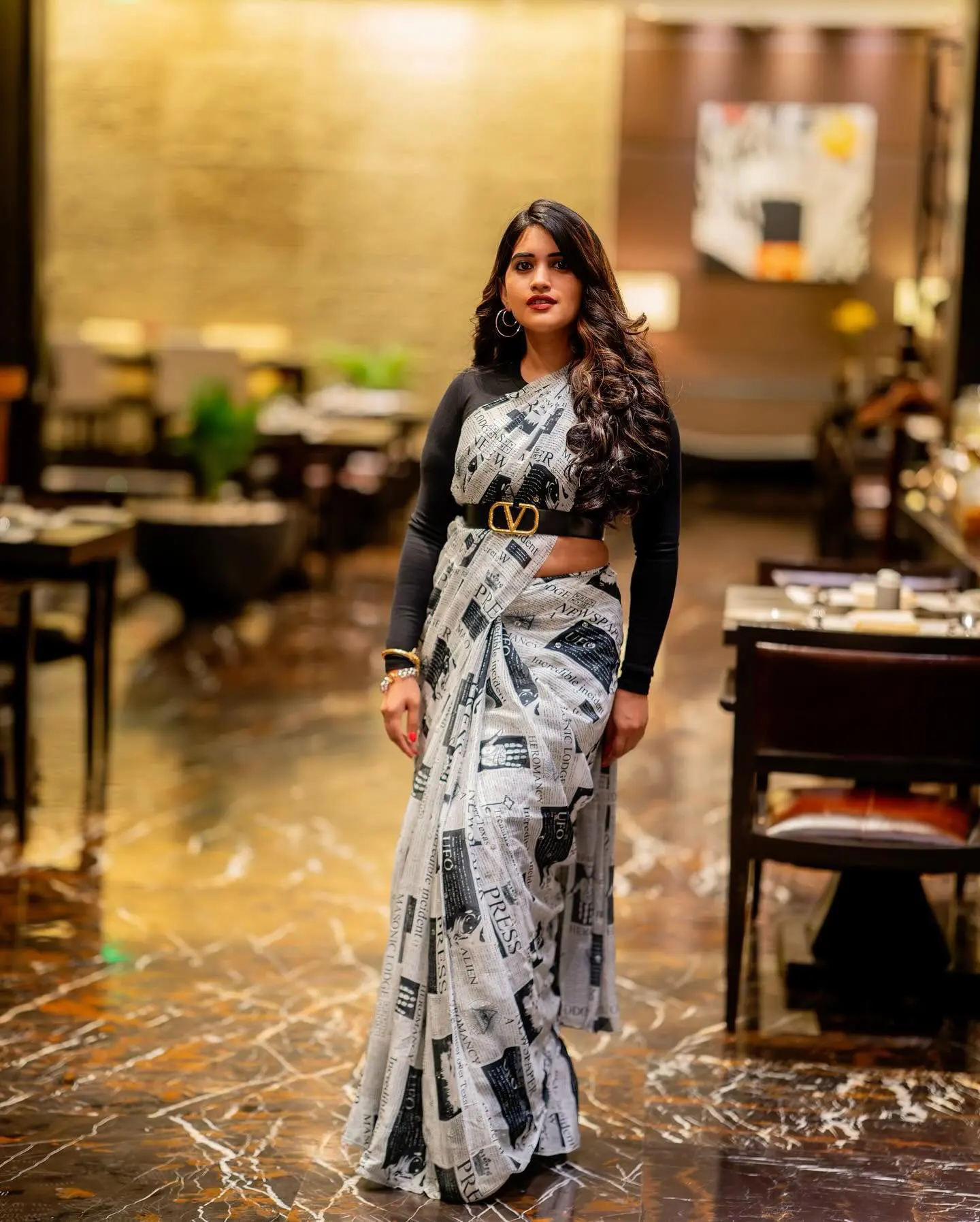Anchor Sravanthi Chokarapu Delightful Looks in Paper Saree