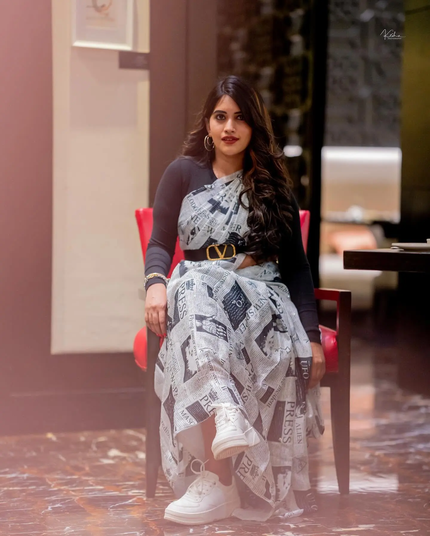 Anchor Sravanthi Chokarapu Delightful Looks in Paper Saree