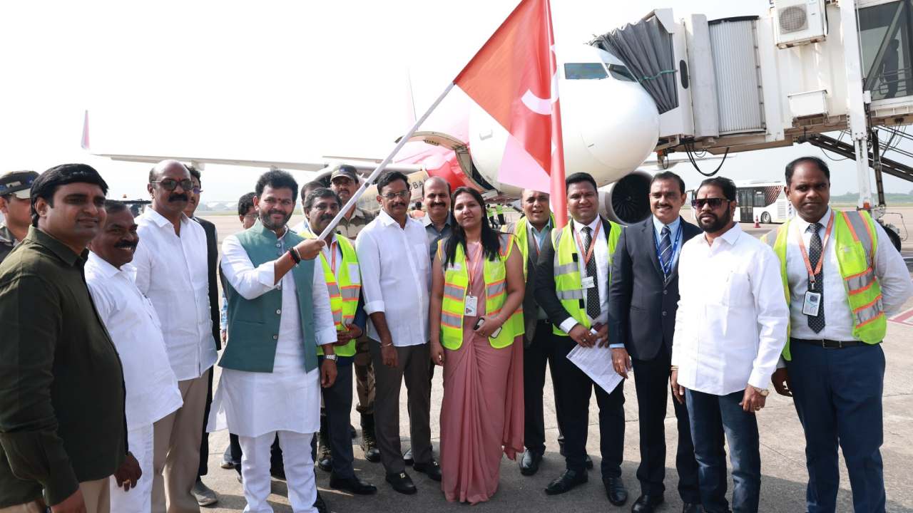 విశాఖ – విజయవాడ మధ్య కొత్తగా రెండు విమాన సర్వీసులు ప్రారంభం.. ప్రయాణ సమయాలు ఇవే.. విశాఖ – విజయవాడ మధ్య కొత్తగా రెండు విమాన సర్వీసులు ప్రారంభం.. ప్రయాణ సమయాలు ఇవే..