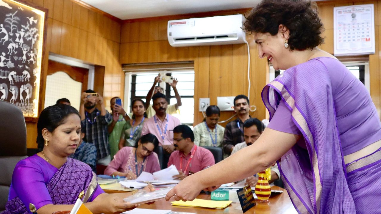 Wayanad Lok Sabha bypoll: ప్రియాంకా గాంధీ ఆస్తుల విలువ ఎంతో తెలుసా? Wayanad Lok Sabha bypoll: ప్రియాంకా గాంధీ ఆస్తుల విలువ ఎంతో తెలుసా?