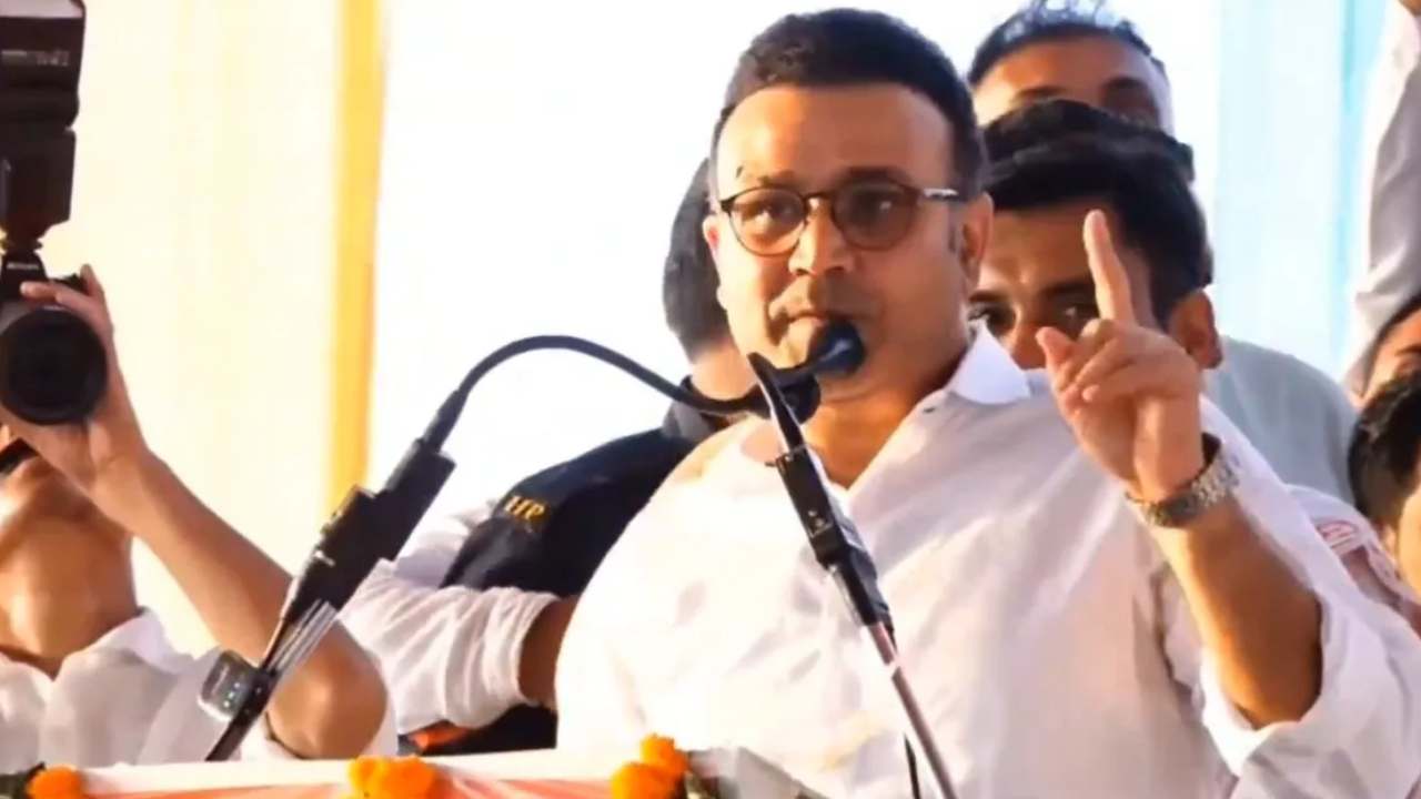 హర్యానా ఎన్నికల ప్రచారంలో పాల్గొన్న మాజీ క్రికెటర్ వీరేంద్ర సెహ్వాగ్.. ఏ పార్టీకి మద్దతిచ్చారో తెలుసా? హర్యానా ఎన్నికల ప్రచారంలో పాల్గొన్న మాజీ క్రికెటర్ వీరేంద్ర సెహ్వాగ్.. ఏ పార్టీకి మద్దతిచ్చారో తెలుసా?