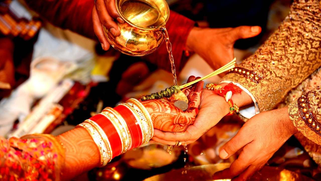 Marriage Dates: కళ్యాణ ఘడియలు షురూ.. మూడూ నెలల్లో 25రోజులు మంచి ముహూర్తాలు.. తేదీలు ఇవే.. Marriage Dates: కళ్యాణ ఘడియలు షురూ.. మూడూ నెలల్లో 25రోజులు మంచి ముహూర్తాలు.. తేదీలు ఇవే..