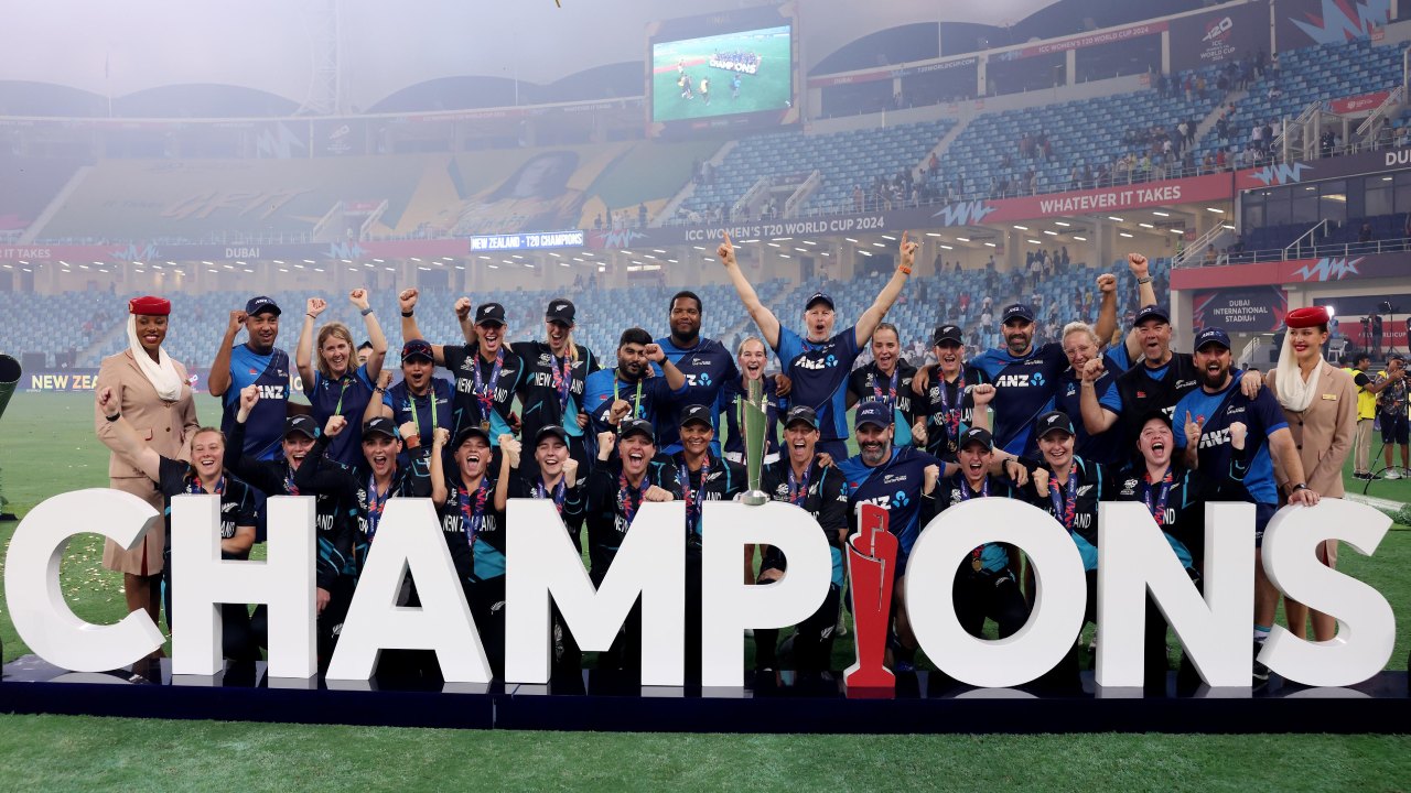 T20 World Cup 2024 : తొలిసారి విశ్వవిజేతగా నిలిచిన న్యూజిలాండ్కు భారీ ప్రైజ్మనీ.. భారత జట్టుకు ఎంతో తెలుసా? T20 World Cup 2024 : తొలిసారి విశ్వవిజేతగా నిలిచిన న్యూజిలాండ్కు భారీ ప్రైజ్మనీ.. భారత జట్టుకు ఎంతో తెలుసా?