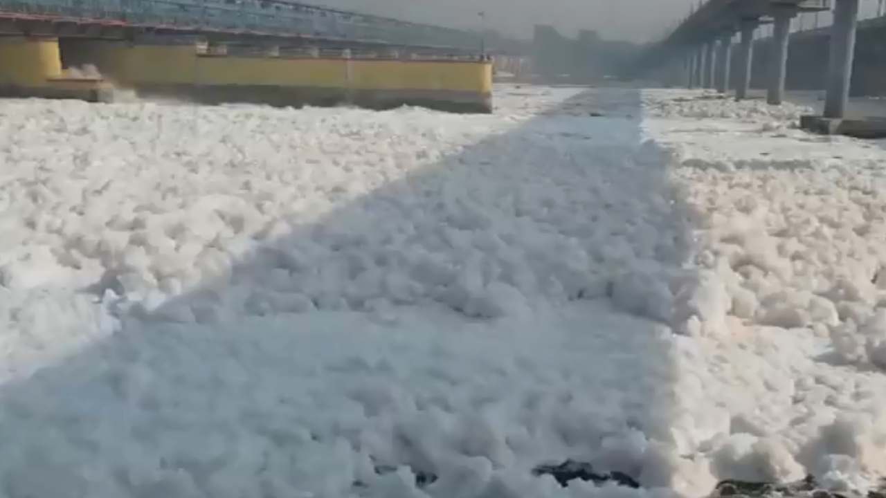 Yamuna River: ఢిల్లీలోని యమునా నదిలో విషపు నురగ.. నిపుణులు ఏమన్నారంటే? Yamuna River: ఢిల్లీలోని యమునా నదిలో విషపు నురగ.. నిపుణులు ఏమన్నారంటే?