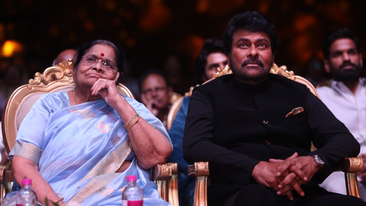 Chiranjeevi : అమ్మ కడుపులో నేను ఉన్నప్పుడు.. ఆయన సినిమా కోసం జట్కా బండిలో వెళ్తుంటే.. నాన్న కంగారు పడినా.. Chiranjeevi : అమ్మ కడుపులో నేను ఉన్నప్పుడు.. ఆయన సినిమా కోసం జట్కా బండిలో వెళ్తుంటే.. నాన్న కంగారు పడినా..