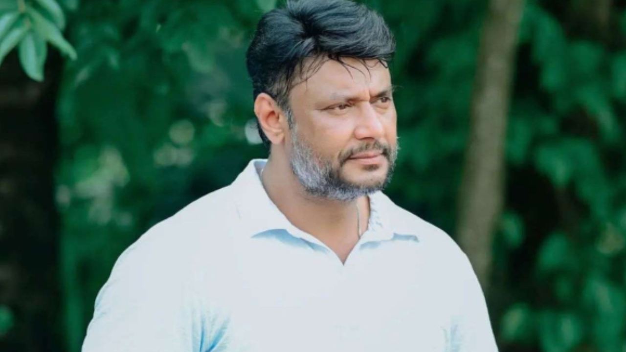 Darshan : జైలులో వెన్ను నొప్పితో హీరో బాధలు.. ఆత్మ వెంటాడుతుంది జైలు మార్చండి అంటూ రిక్వెస్ట్..? Darshan : జైలులో వెన్ను నొప్పితో హీరో బాధలు.. ఆత్మ వెంటాడుతుంది జైలు మార్చండి అంటూ రిక్వెస్ట్..?