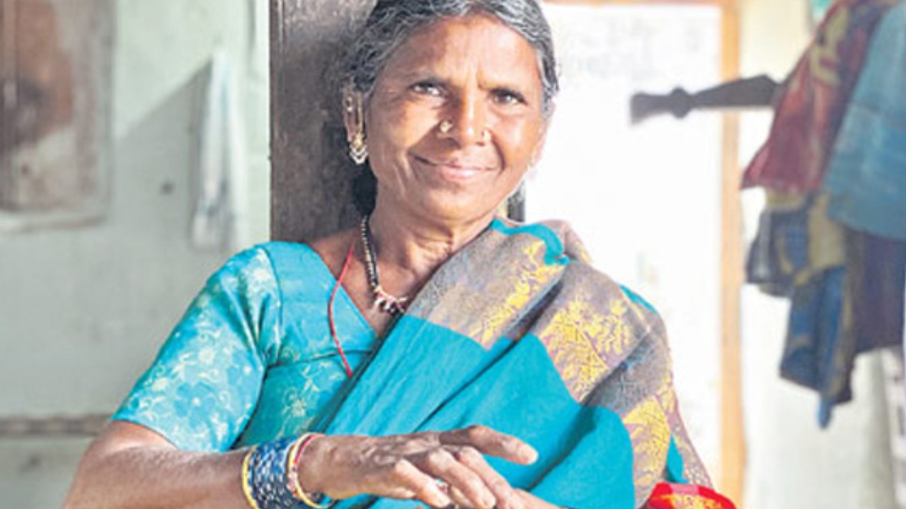 Gangavva : గంగవ్వపై కేసు నమోదు.. బిగ్ బాస్ లో ఉంటుందా? వచ్చేస్తుందా? Gangavva : గంగవ్వపై కేసు నమోదు.. బిగ్ బాస్ లో ఉంటుందా? వచ్చేస్తుందా?