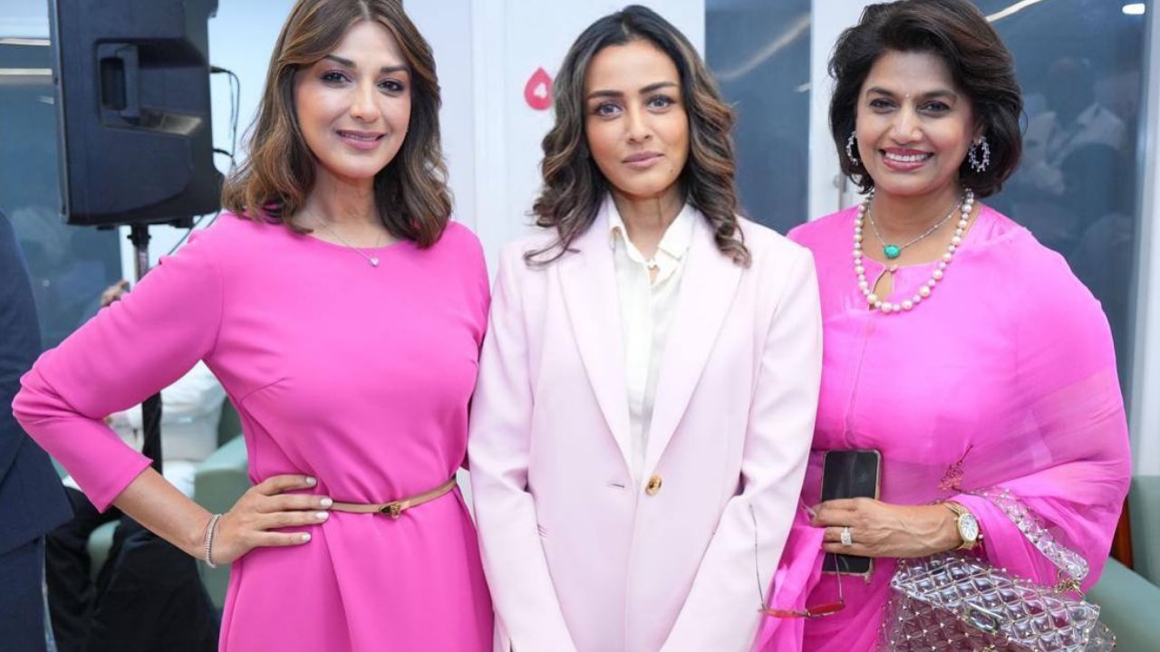 Namrata Shirodkar – Sonali Bendre : మహేష్ బాబు హీరోయిన్తో మహేష్ భార్య.. క్యాన్సర్ పై పోరాటం.. Namrata Shirodkar – Sonali Bendre : మహేష్ బాబు హీరోయిన్తో మహేష్ భార్య.. క్యాన్సర్ పై పోరాటం..