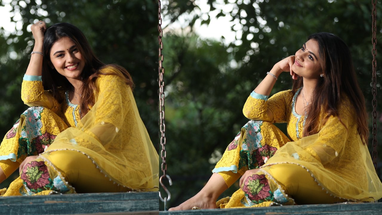 Nayan Sarika : ఊయల ఊగుతూ మనసులని ఊపేస్తున్న నయన్ సారిక.. ఫొటోలు..