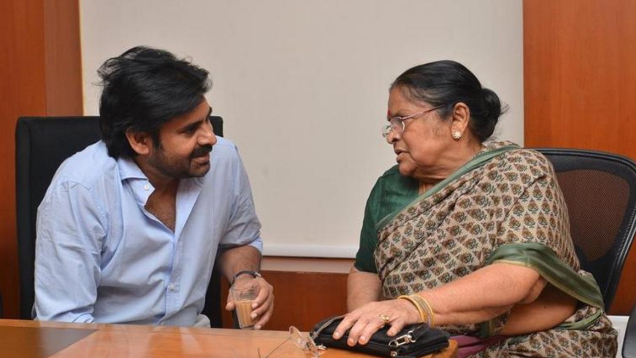 Pawan Kalyan – Anjanamma : పాలిటిక్స్ ఎందుకు, సినిమాలు చేసుకోవచ్చు కదా.. ఎందుకు ఈ బాధలు అనిపించింది.. పవన్ తల్లి వ్యాఖ్యలు.. Pawan Kalyan – Anjanamma : పాలిటిక్స్ ఎందుకు, సినిమాలు చేసుకోవచ్చు కదా.. ఎందుకు ఈ బాధలు అనిపించింది.. పవన్ తల్లి వ్యాఖ్యలు..