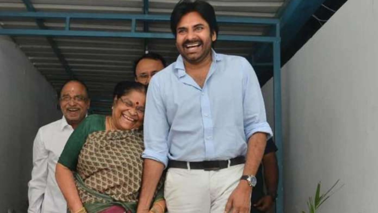 Pawan Kalyan Mother : అన్నప్రాశన రోజు మొదటగా అది పట్టుకున్నాడు కళ్యాణ్ బాబు.. ఆ ఆలయంలో చేశాం.. Pawan Kalyan Mother : అన్నప్రాశన రోజు మొదటగా అది పట్టుకున్నాడు కళ్యాణ్ బాబు.. ఆ ఆలయంలో చేశాం..