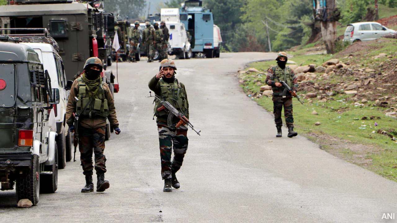 Terror Attack: కశ్మీర్లో ఉగ్రదాడి.. ఓ వైద్యుడుసహా ఆరుగురు కార్మికులు మృతి.. అమిత్ షా సీరియస్ Terror Attack: కశ్మీర్లో ఉగ్రదాడి.. ఓ వైద్యుడుసహా ఆరుగురు కార్మికులు మృతి.. అమిత్ షా సీరియస్