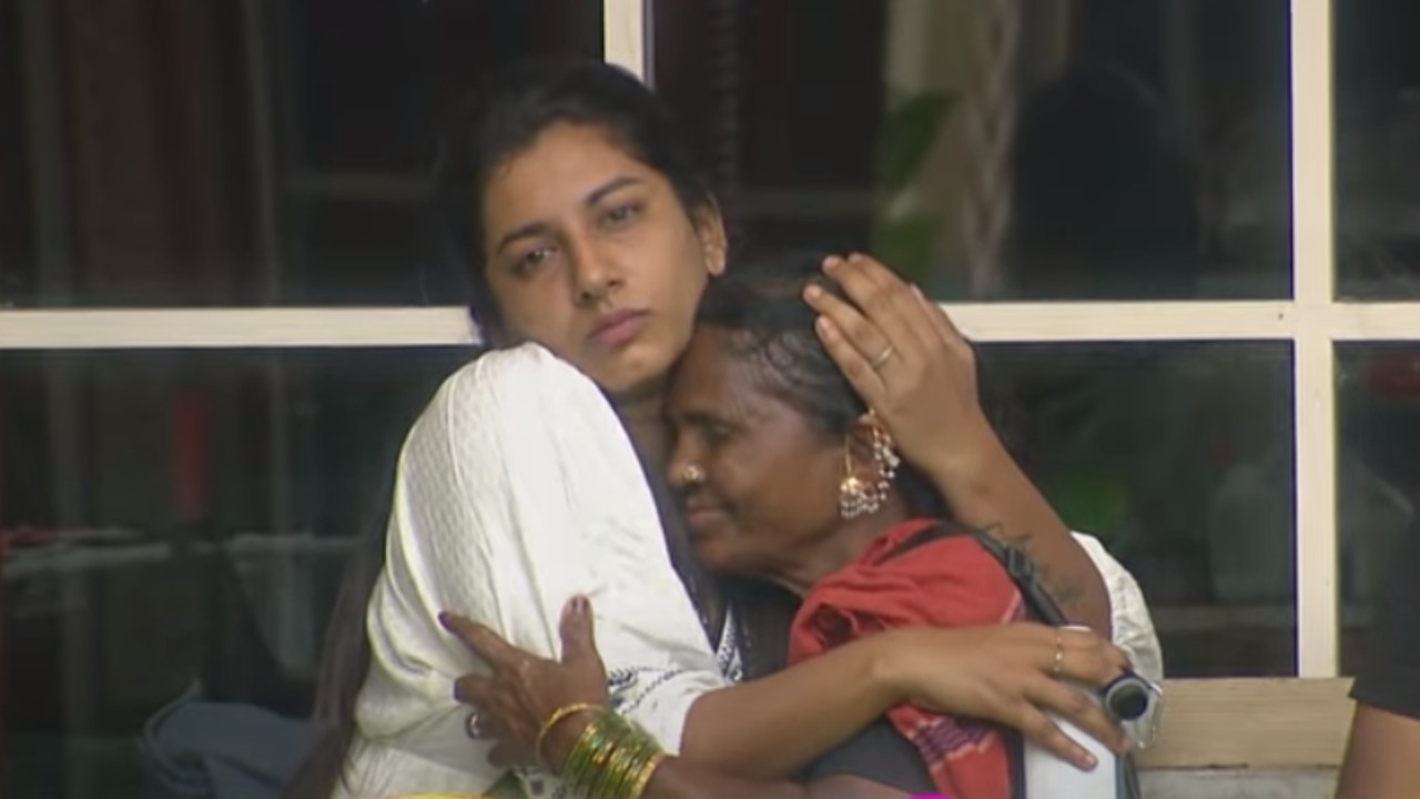 Vishnupriya : అమ్మానాన్న చిన్నప్పుడే విడిపోయారు.. అమ్మ చనిపోయాక.. బిగ్ బాస్ లో విష్ణుప్రియ ఎమోషనల్.. Vishnupriya : అమ్మానాన్న చిన్నప్పుడే విడిపోయారు.. అమ్మ చనిపోయాక.. బిగ్ బాస్ లో విష్ణుప్రియ ఎమోషనల్..