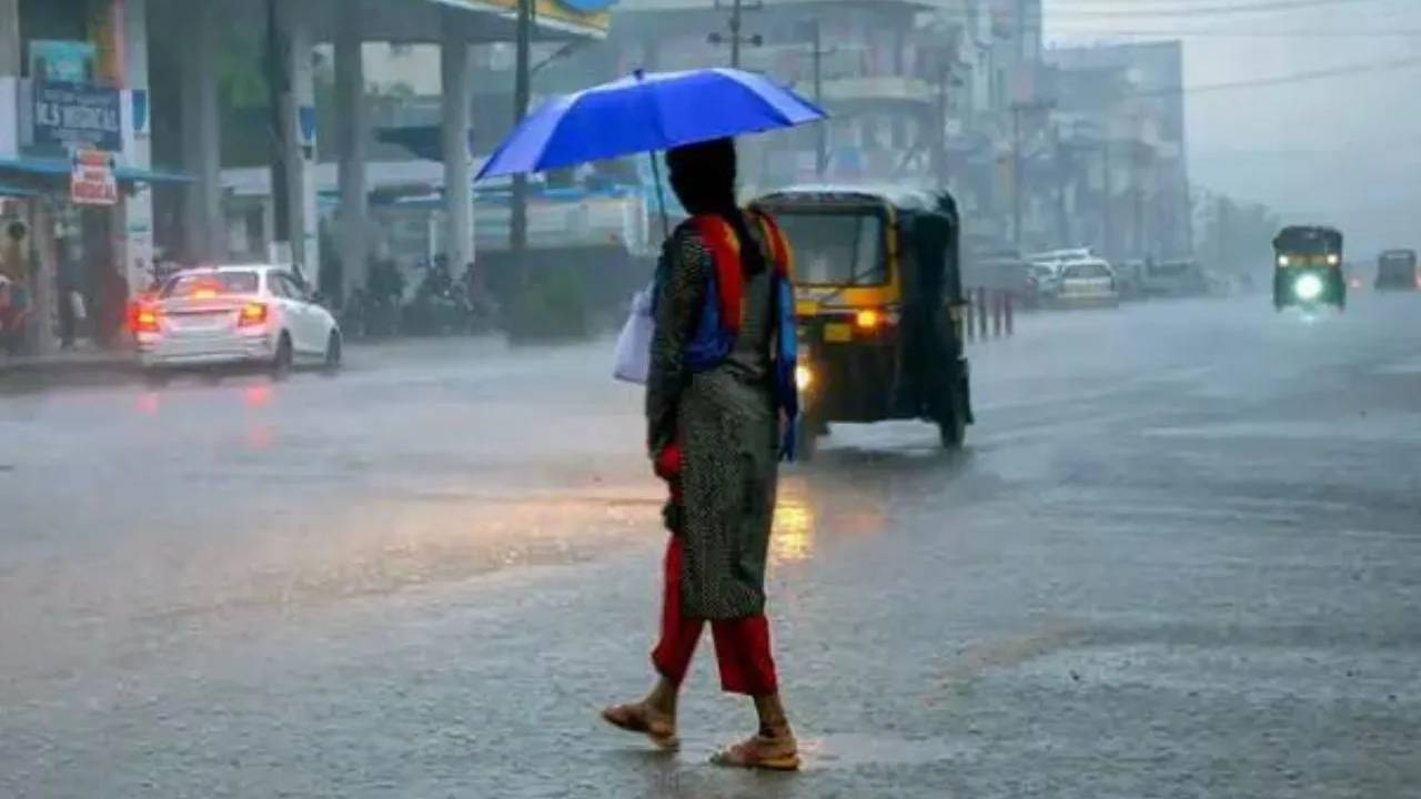 Rains: ఉక్కపోతల మధ్య చల్లని కబురు.. ఆ రెండు రోజులు వర్షాలు.. యాహూ.. Rains: ఉక్కపోతల మధ్య చల్లని కబురు.. ఆ రెండు రోజులు వర్షాలు.. యాహూ..