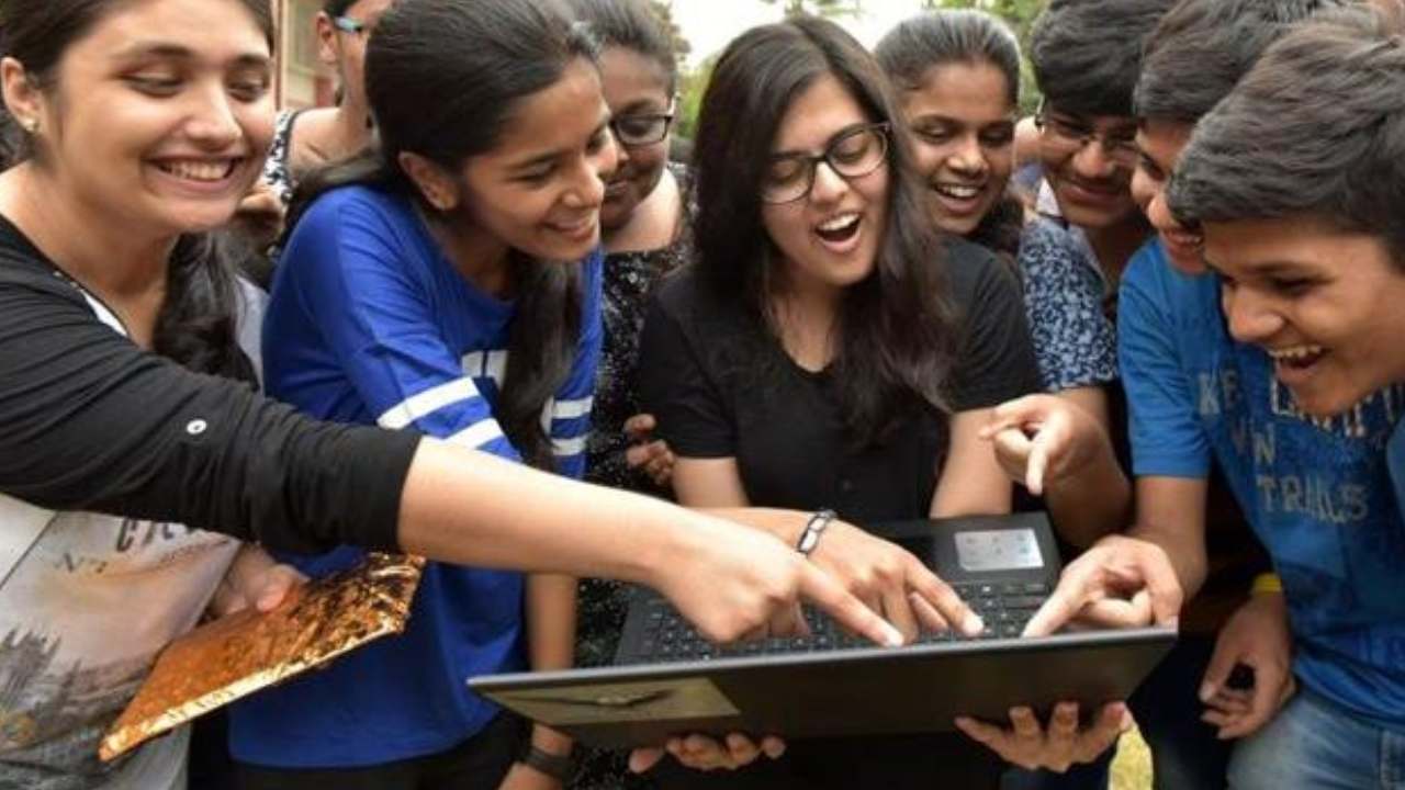 AP TET Results 2024: ఏపీ టెట్ ఫలితాలు విడుదల.. అర్హత సాధించిన 50.79శాతం మంది అభ్యర్థులు AP TET Results 2024: ఏపీ టెట్ ఫలితాలు విడుదల.. అర్హత సాధించిన 50.79శాతం మంది అభ్యర్థులు