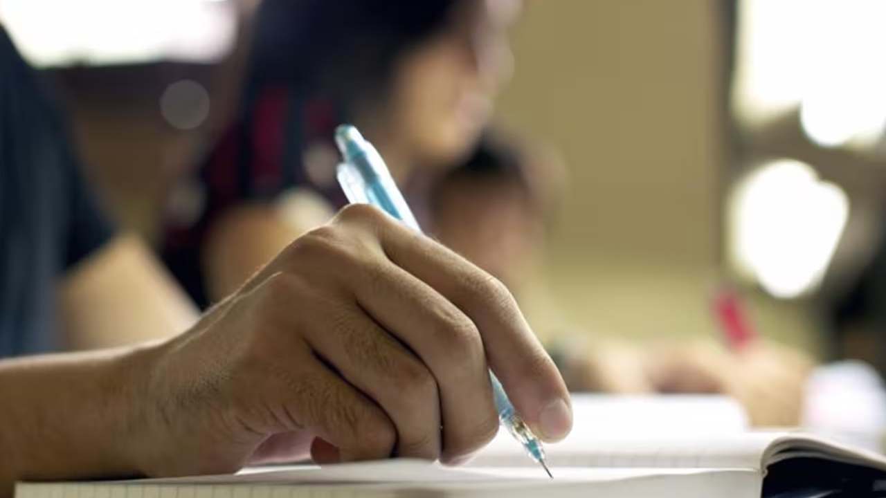 SA 2 Time Table 2025: ఒకటో తరగతి నుంచి తొమ్మిదో తరగతి పరీక్షల డేట్స్ వచ్చేశాయ్.. SA 2 Time Table 2025: ఒకటో తరగతి నుంచి తొమ్మిదో తరగతి పరీక్షల డేట్స్ వచ్చేశాయ్..
