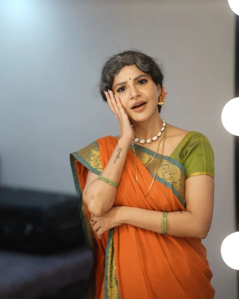 Ashu Reddy Shares Old Getup Photos goes Viral 