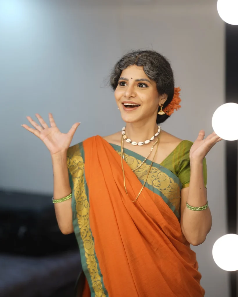 Ashu Reddy Shares Old Getup Photos goes Viral 