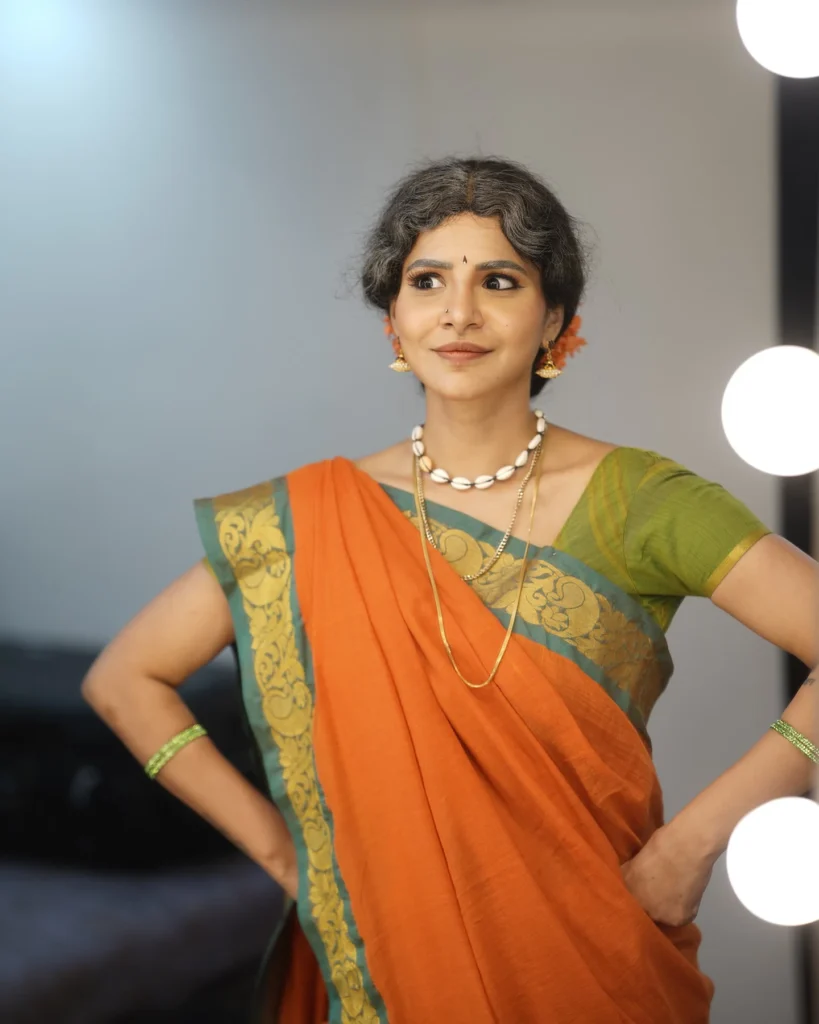 Ashu Reddy Shares Old Getup Photos goes Viral 