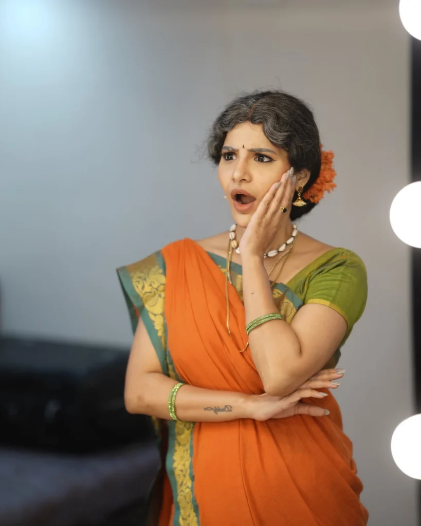 Ashu Reddy Shares Old Getup Photos goes Viral 