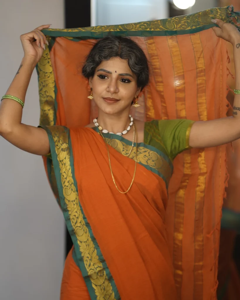 Ashu Reddy Shares Old Getup Photos goes Viral 