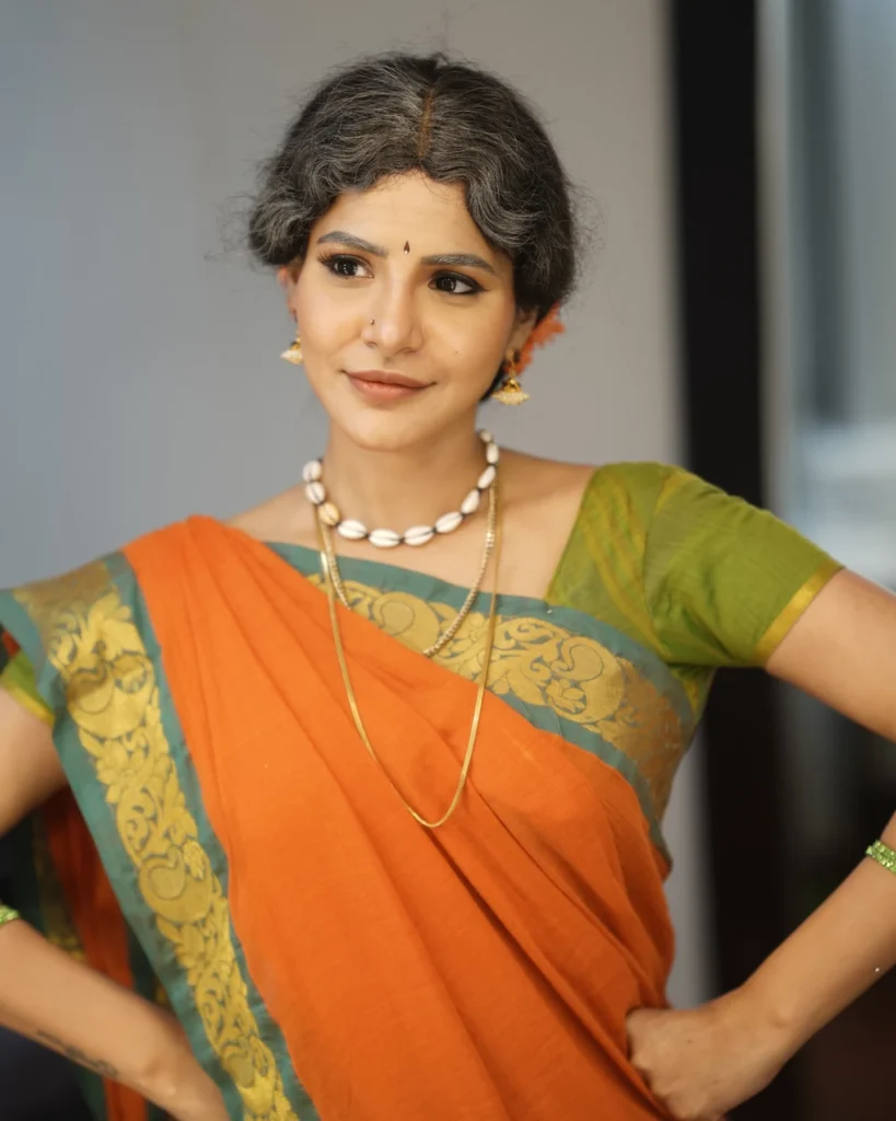 Ashu Reddy Shares Old Getup Photos goes Viral 