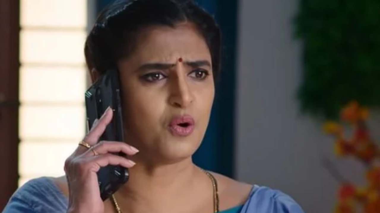 Actress Kasthuri: తెలుగువారిపై వివాదాస్పద వ్యాఖ్యలు చేసిన నటి కస్తూరి.. విమర్శలు రావడంతో.. Actress Kasthuri: తెలుగువారిపై వివాదాస్పద వ్యాఖ్యలు చేసిన నటి కస్తూరి.. విమర్శలు రావడంతో..