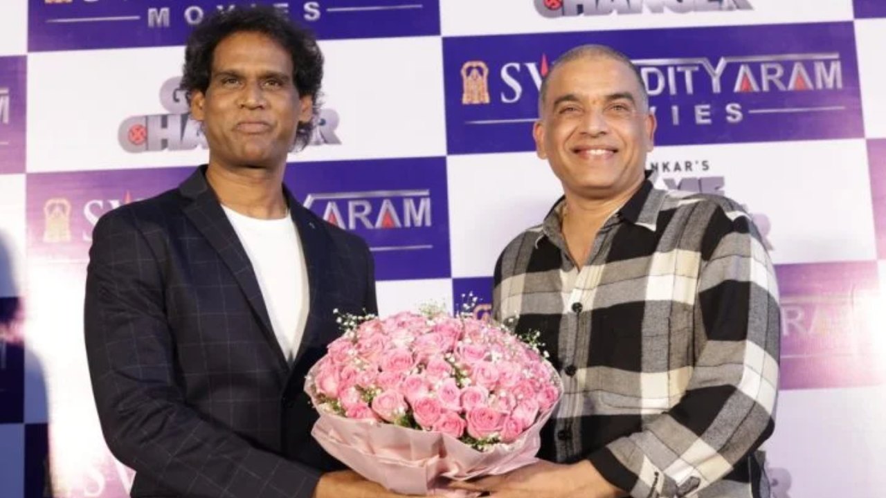 Game Changer : ఏక్ నిరంజన్ దెబ్బకి సినిమాలు మానేసిన డిస్ట్రిబ్యూటర్.. గేమ్ ఛేంజర్తో రీ ఎంట్రీ! Game Changer : ఏక్ నిరంజన్ దెబ్బకి సినిమాలు మానేసిన డిస్ట్రిబ్యూటర్.. గేమ్ ఛేంజర్తో రీ ఎంట్రీ!