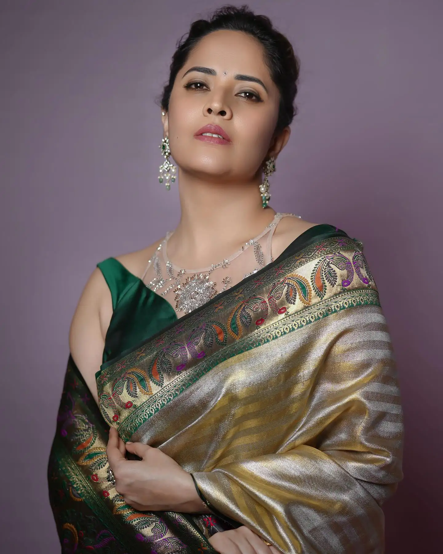 Anasuya Bharadwaj Stunning Looks in Saree