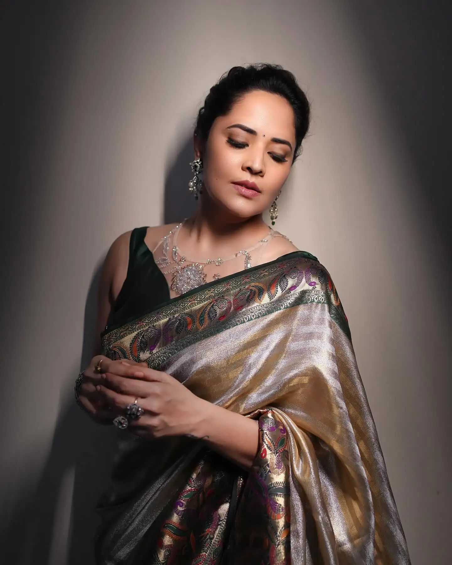 Anasuya Bharadwaj Stunning Looks in Saree