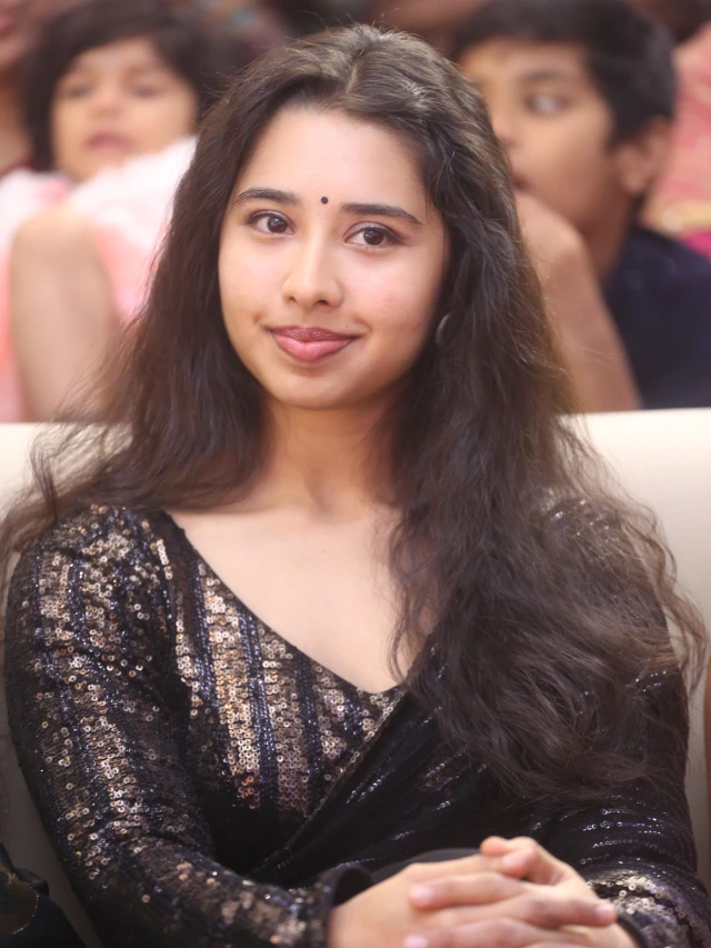 Annanya Krishnan Stunning Looks in Saree