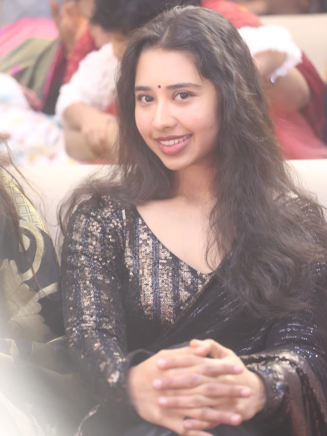 Annanya Krishnan Stunning Looks in Saree