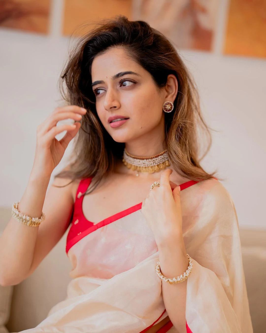 Ashika Ranganath Stunning Beauty in Saree