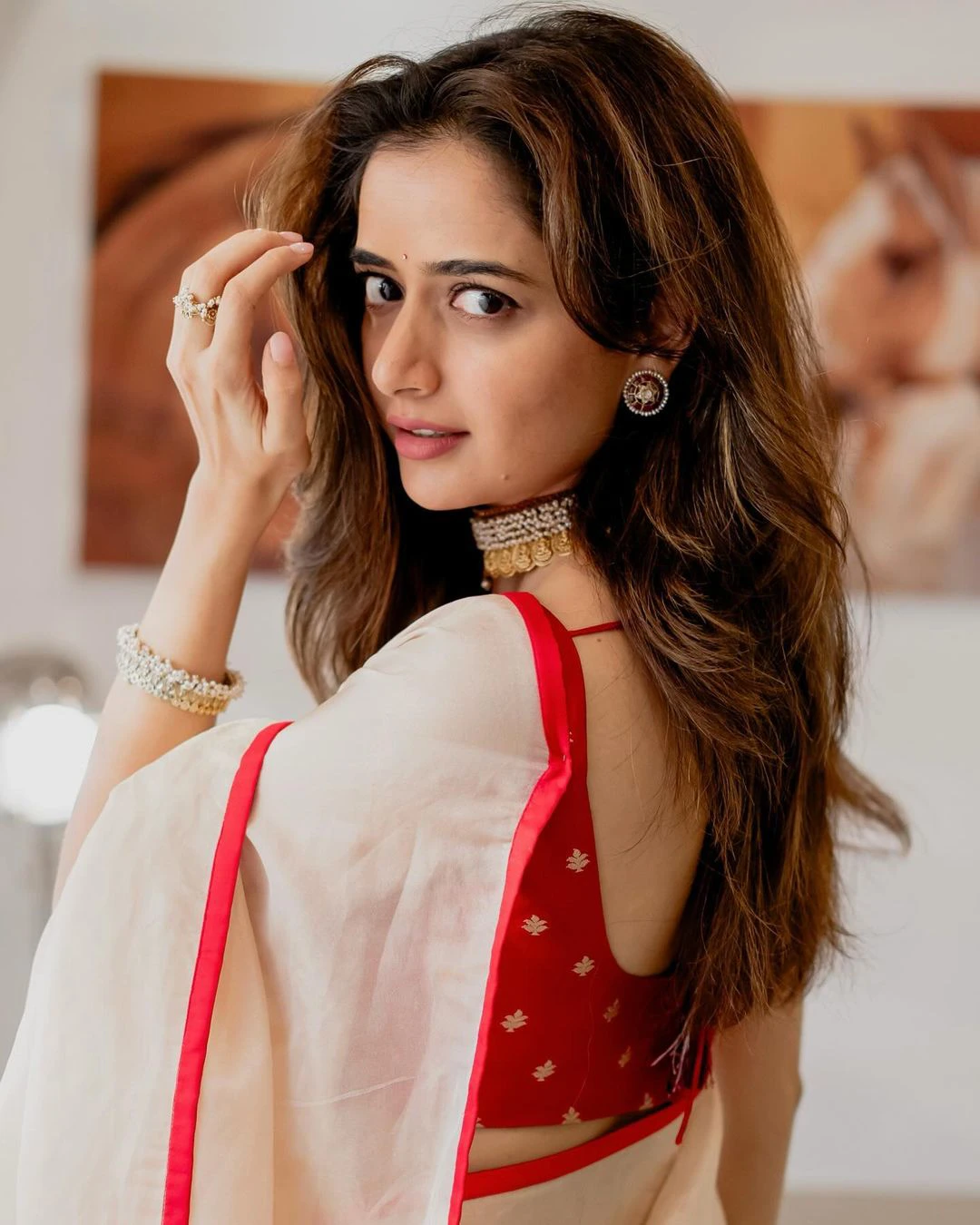 Ashika Ranganath Stunning Beauty in Saree