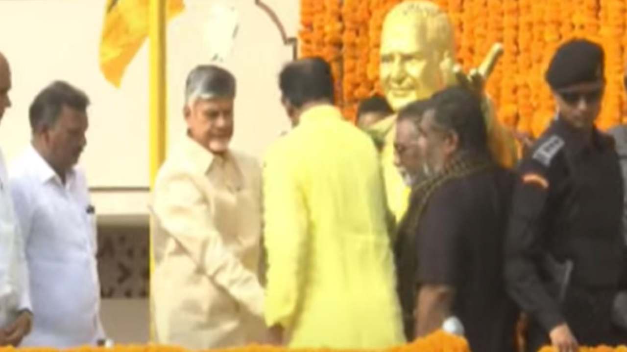 AP Budget : ఎన్టీఆర్ విగ్రహానికి నివాళులర్పించిన సీఎం చంద్రబాబు.. బడ్జెట్కు కేబినెట్ ఆమోదం AP Budget : ఎన్టీఆర్ విగ్రహానికి నివాళులర్పించిన సీఎం చంద్రబాబు.. బడ్జెట్కు కేబినెట్ ఆమోదం