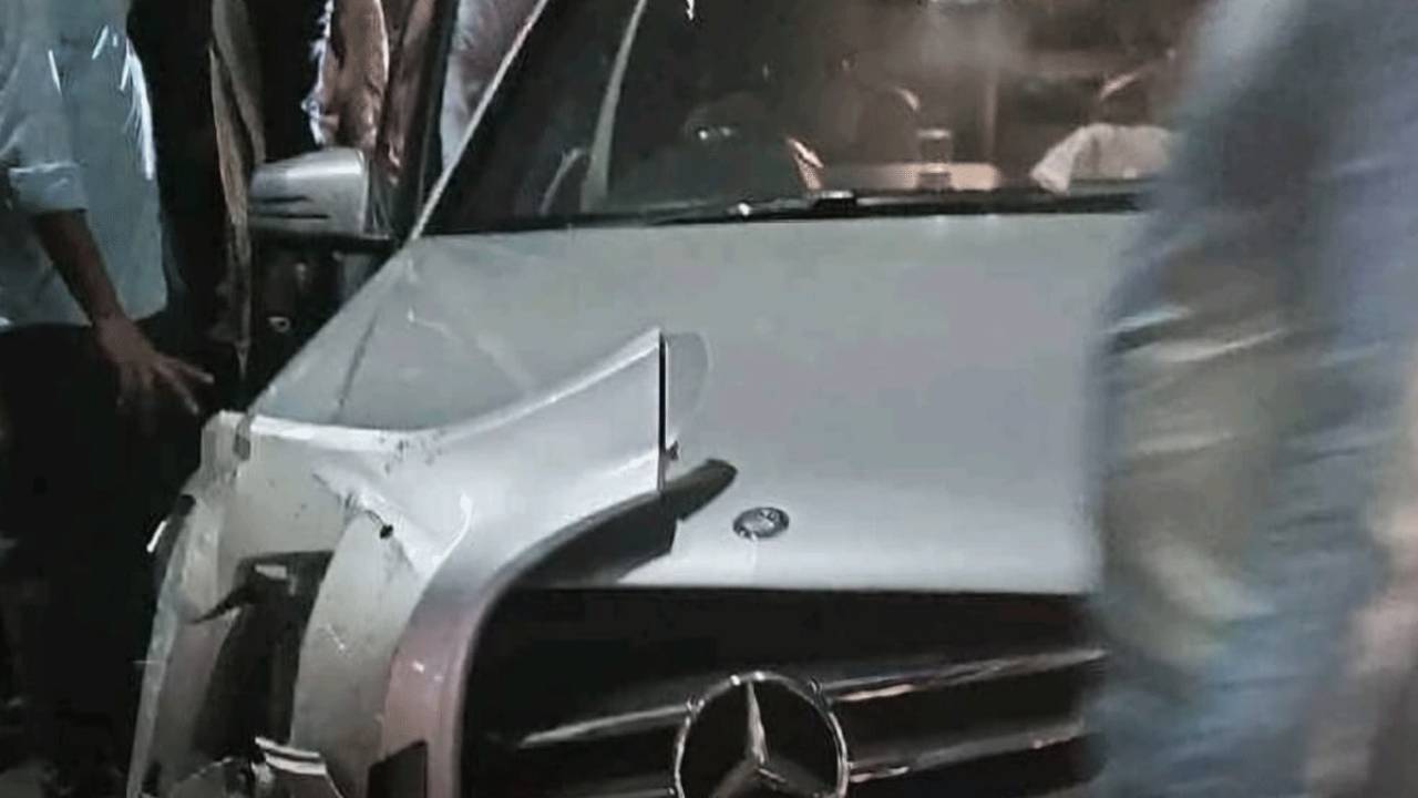 Road Accident : విజయనగరం జిల్లాలో ఘోర రోడ్డు ప్రమాదం.. మృతులంతా ఒకే కుటుంబానికి చెందిన వారు Road Accident : విజయనగరం జిల్లాలో ఘోర రోడ్డు ప్రమాదం.. మృతులంతా ఒకే కుటుంబానికి చెందిన వారు