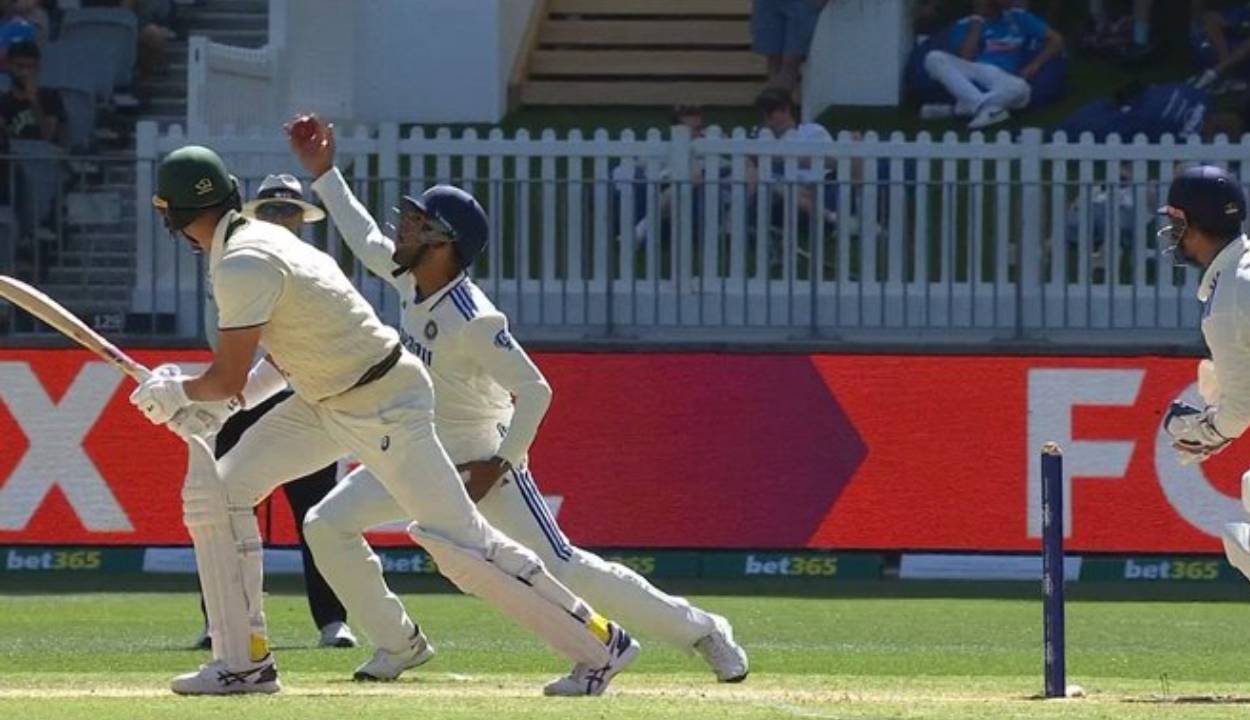AUS vs IND : ధ్రువ్ జురెల్ సూపర్ క్యాచ్.. కంగుతిన్న మిచెల్ స్టార్క్.. వీడియో వైరల్ AUS vs IND : ధ్రువ్ జురెల్ సూపర్ క్యాచ్.. కంగుతిన్న మిచెల్ స్టార్క్.. వీడియో వైరల్