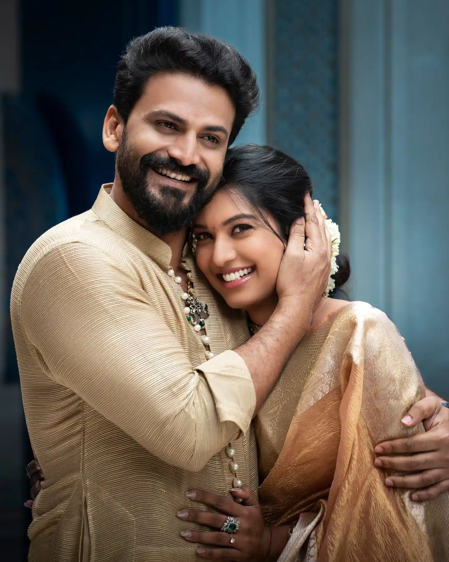 Daali Dhananjaya Shares Photos with his Girlfriend