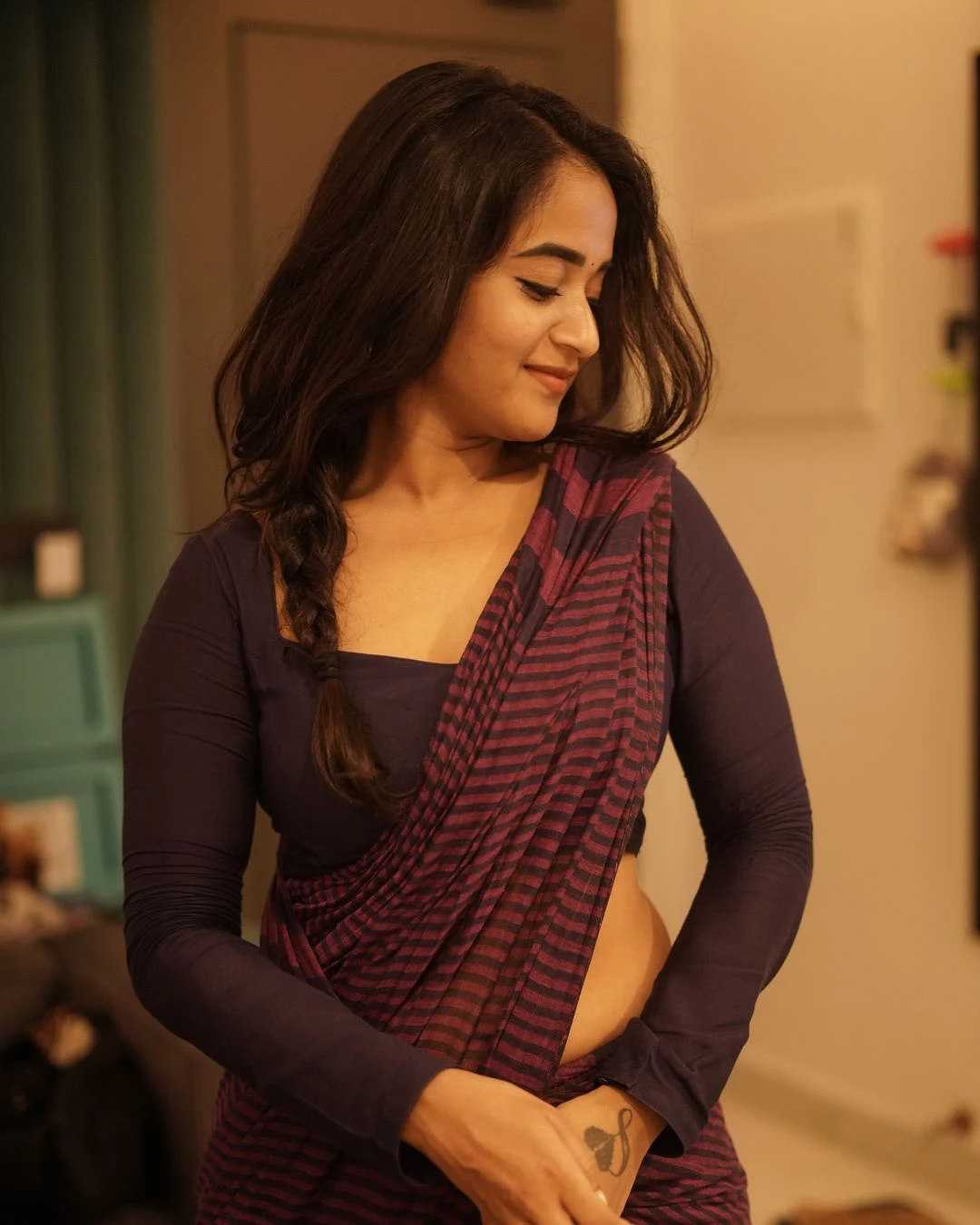 Deepthi Sunaina Stunning Looks in Saree