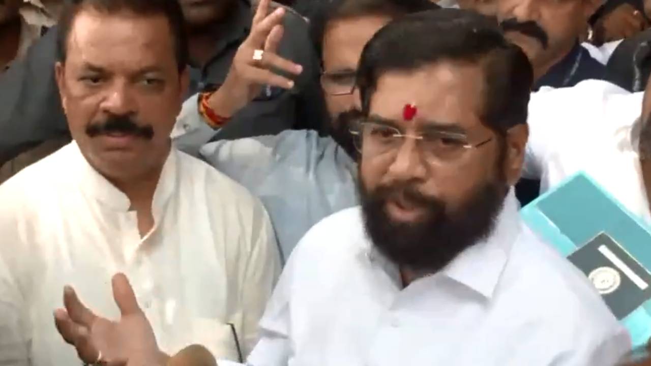 Eknath Shinde: మహారాష్ట్ర తదుపరి ముఖ్యమంత్రి ఎవరు.. ఏక్నాథ్ షిండే ఏమన్నారంటే.. Eknath Shinde: మహారాష్ట్ర తదుపరి ముఖ్యమంత్రి ఎవరు.. ఏక్నాథ్ షిండే ఏమన్నారంటే..