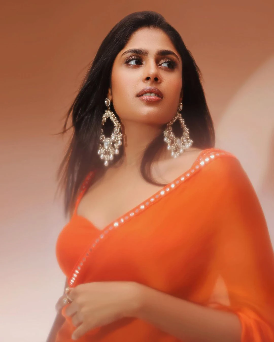 Faria Abdullah Sizzling Photos in Saree