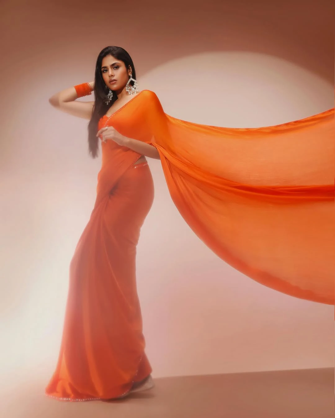 Faria Abdullah Sizzling Photos in Saree
