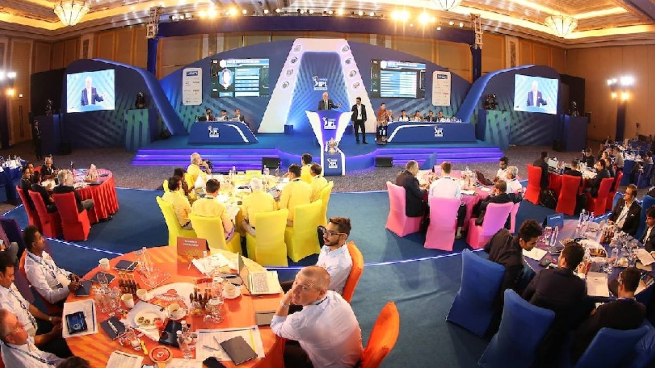IPL 2025 Auction: ఐపీఎల్ జట్లు అట్టిపెట్టుకున్న ఆటగాళ్లు.. తొలిరోజు వేలంలో దక్కించుకున్న ప్లేయర్స్ ఫుల్ లిస్ట్ ఇదే .. IPL 2025 Auction: ఐపీఎల్ జట్లు అట్టిపెట్టుకున్న ఆటగాళ్లు.. తొలిరోజు వేలంలో దక్కించుకున్న ప్లేయర్స్ ఫుల్ లిస్ట్ ఇదే ..