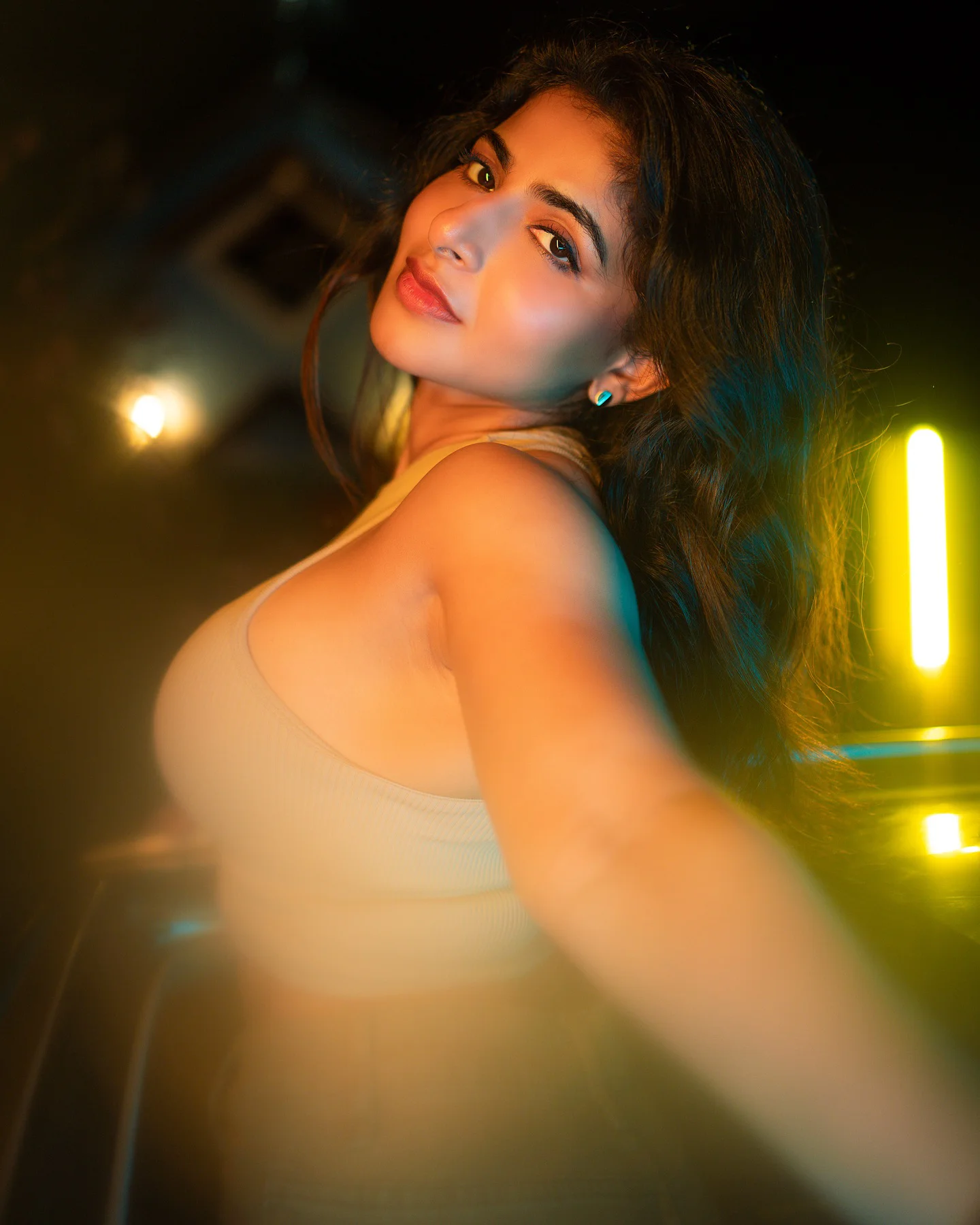 Iswarya Menon Sizzling Photos
