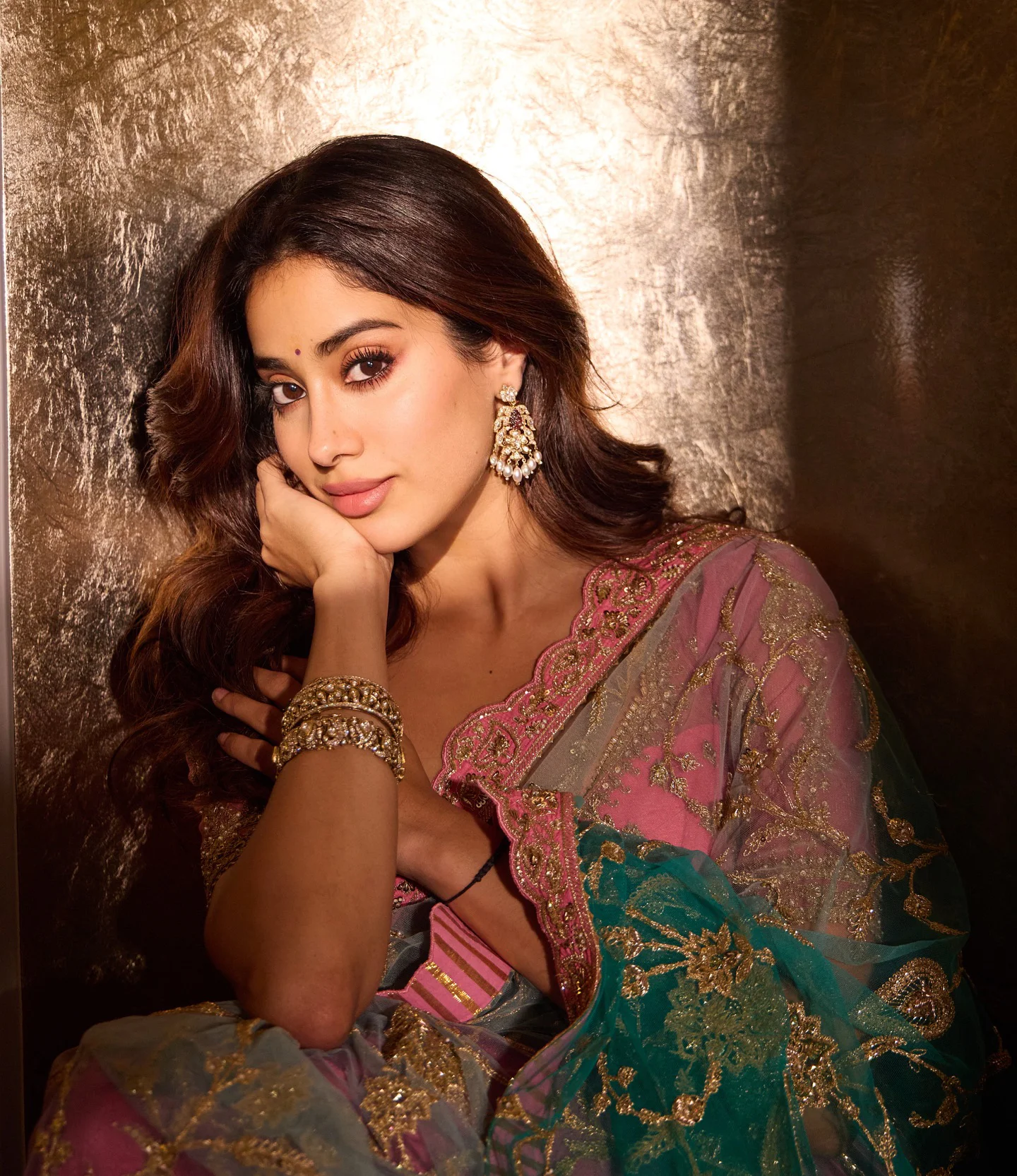 Janhvi Kapoor Mesmerizing Looks in Saree for Diwali