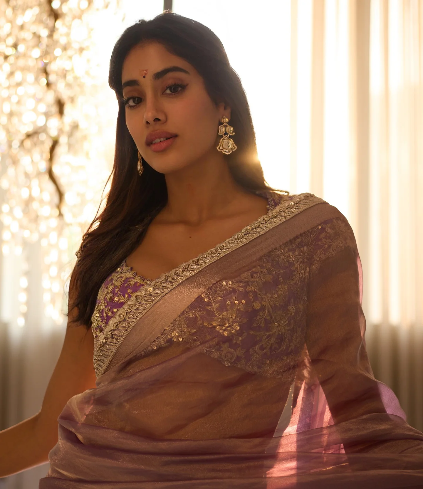 Janhvi Kapoor Mesmerizing Looks in Saree for Diwali