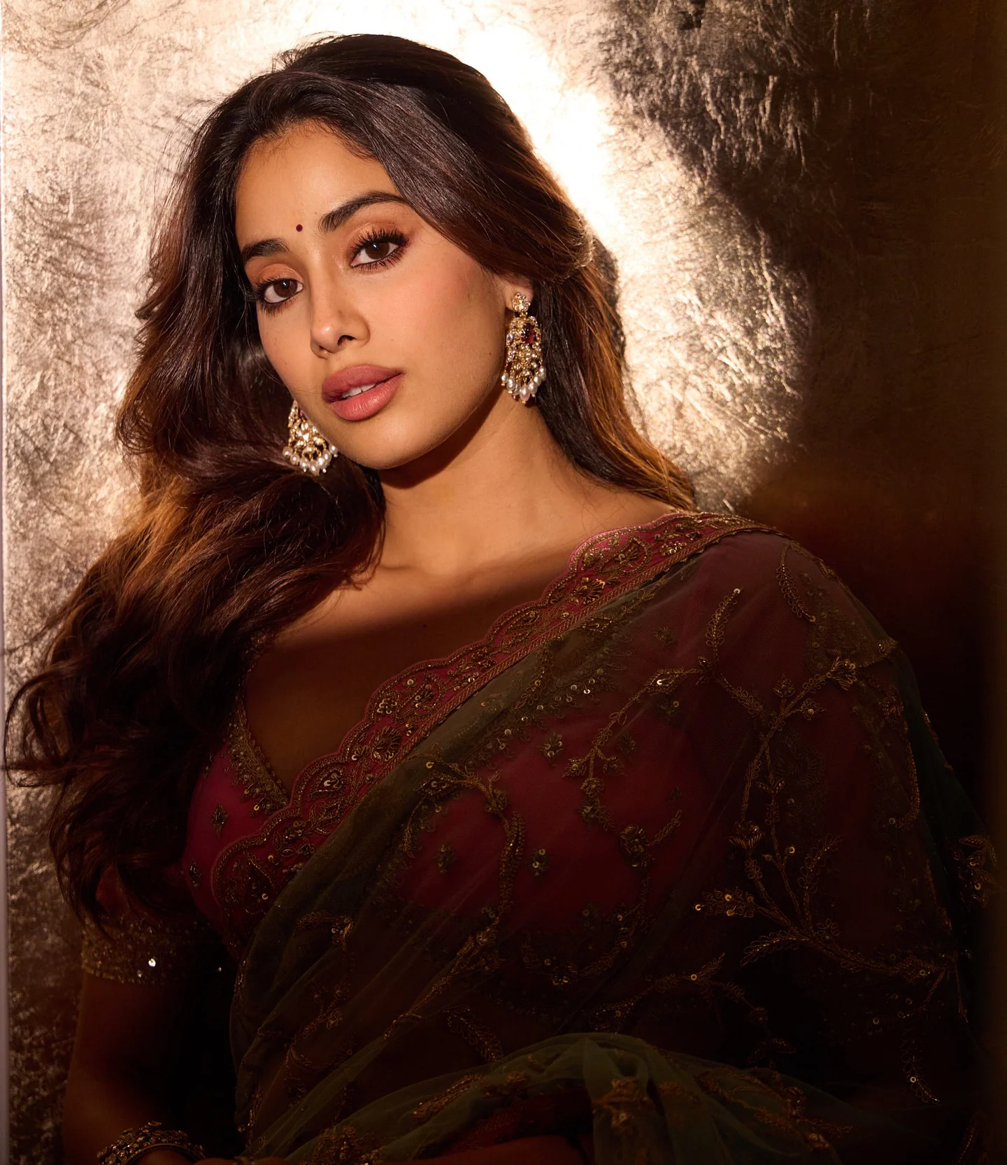 Janhvi Kapoor Mesmerizing Looks in Saree for Diwali