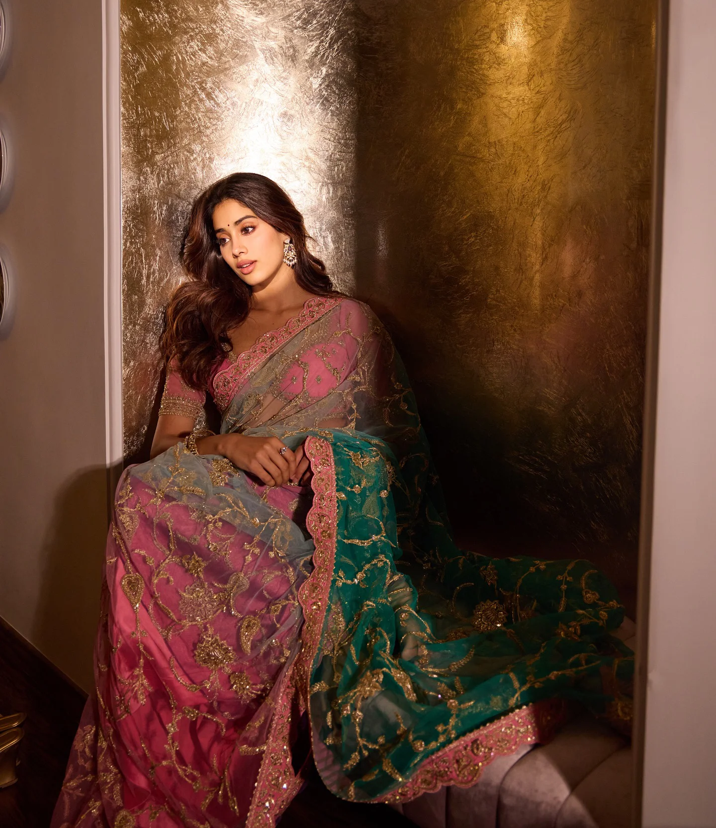 Janhvi Kapoor Mesmerizing Looks in Saree for Diwali